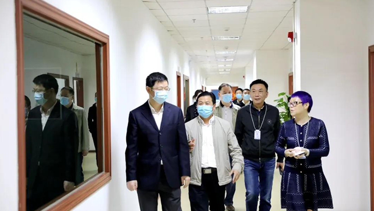 省政府口岸辦副主任、省商務廳口岸處處長羅專一行蒞臨炬神電子開展聯(lián)點服務工作